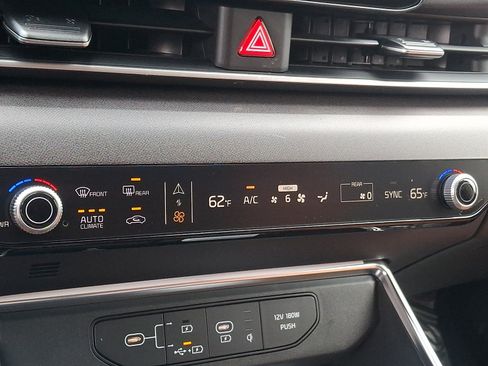 New 2026 Kia Carnival EX FWD image 8