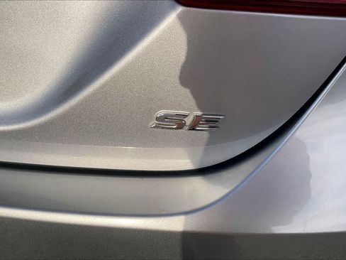 Used 2018 Toyota Camry SE FWD image 10