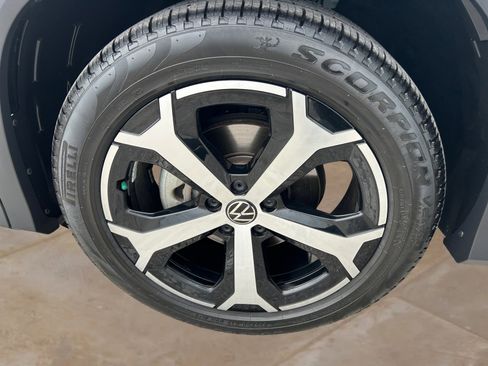 Used 2026 Volkswagen Tiguan SE FWD image 25