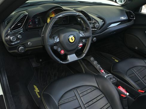 Used 2018 Ferrari 488 Spider RWD image 2