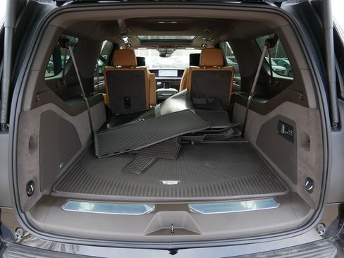 Used 2026 Cadillac Escalade ESV Luxury w/ Touring Package AWD/4WD image 18