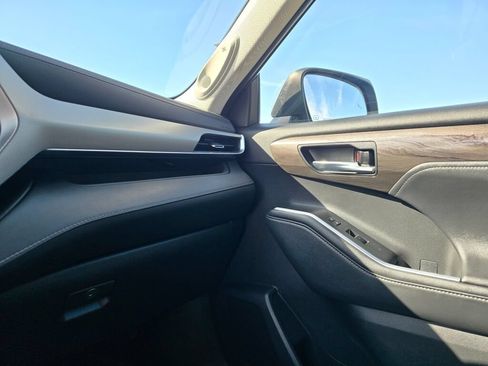 Used 2021 Toyota Highlander Platinum AWD/4WD image 26