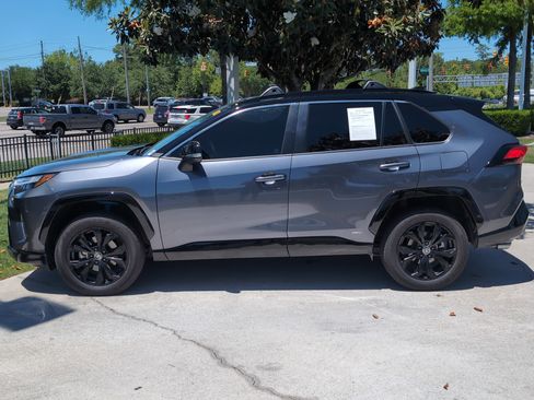 Used 2025 Toyota RAV4 XSE AWD/4WD image 7