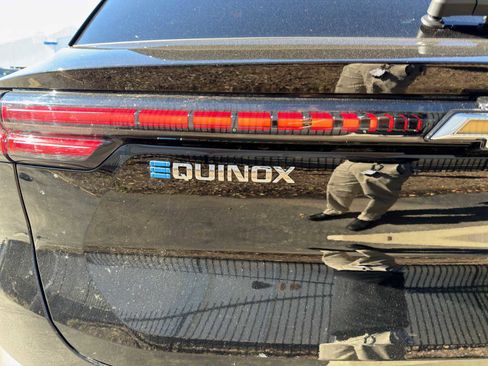 New 2026 Chevrolet Equinox EV LT image 40