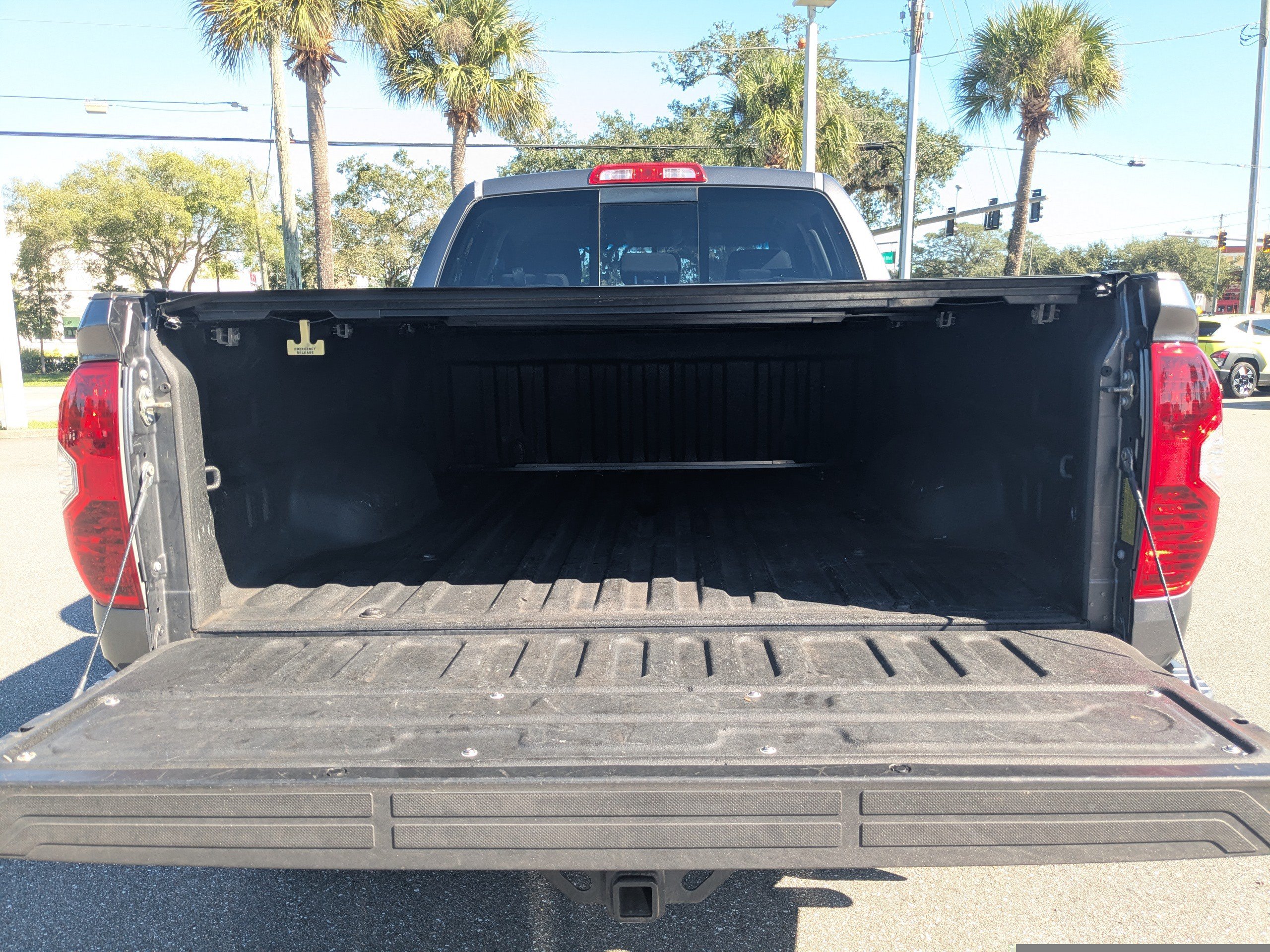 Used 2015 Toyota Tundra SR5 w/ SR5 Upgrade Package RWD image 12