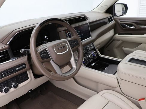 Used 2023 GMC Yukon XL Denali w/ Advanced Technology Package image 17