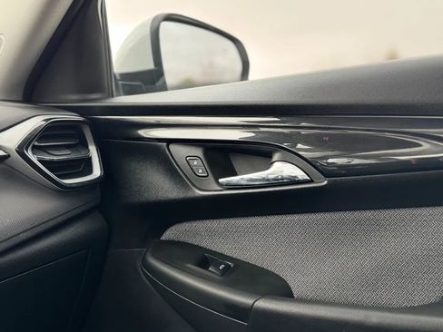 Used 2024 Chevrolet TrailBlazer LT w/ LT Cold Weather Package image 25