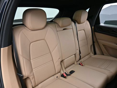 Used 2021 Porsche Cayenne AWD/4WD image 26