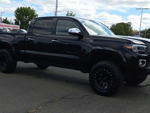 Used 2022 Toyota Tacoma Limited w/ Black Out Package (TMS) AWD/4WD image 2