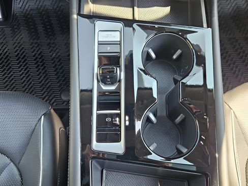 Used 2024 Volkswagen Atlas SEL Premium R-Line AWD/4WD image 17