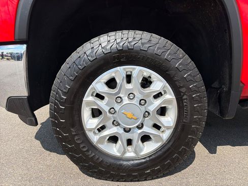 Used 2024 Chevrolet Silverado 2500 LT AWD/4WD image 24