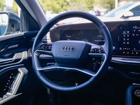 Used 2025 Audi Q5 Premium Plus w/ Premium Plus image 17