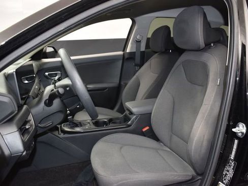 Used 2025 Kia K4 FWD image 9