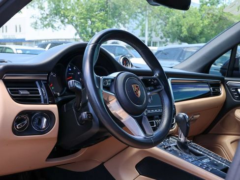 Used 2020 Porsche Macan w/ Premium Package Plus AWD/4WD image 29