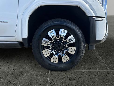 Used 2024 GMC Sierra 3500 Denali w/ Denali Reserve Package AWD/4WD image 10