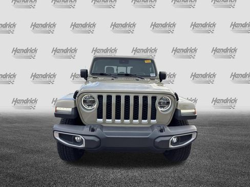 Used 2020 Jeep Gladiator Overland AWD/4WD image 3