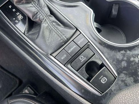 Used 2019 Toyota Camry XLE w/ Carpet Mat Package FWD image 18
