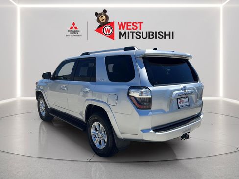 Used 2020 Toyota 4Runner SR5 AWD/4WD image 4