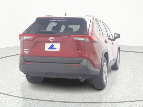 Used 2019 Toyota RAV4 LE image 3