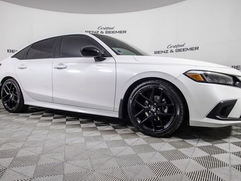 Used 2023 Honda Civic Sport image 3