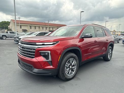 New 2025 Chevrolet Traverse LT w/ Enhanced Driving Package FWD image 1