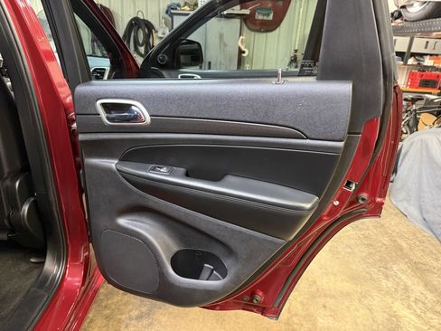 Used 2015 Jeep Grand Cherokee Altitude AWD/4WD image 41