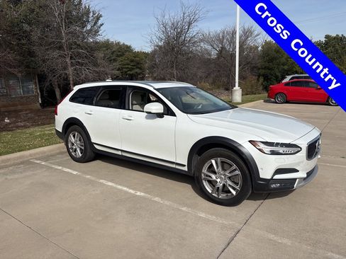 Used 2018 Volvo V90 T5 Cross Country w/ Convenience Package image 2