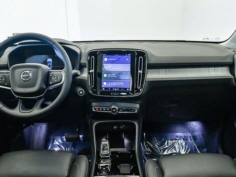 Certified 2025 Volvo XC40 B5 Ultra w/ Climate Package image 14