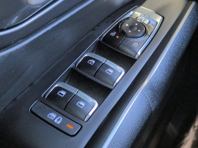 Used 2025 Kia Sorento LX FWD image 21