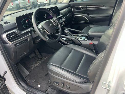 Used 2024 Kia Telluride S w/ S Sunroof Package FWD image 3