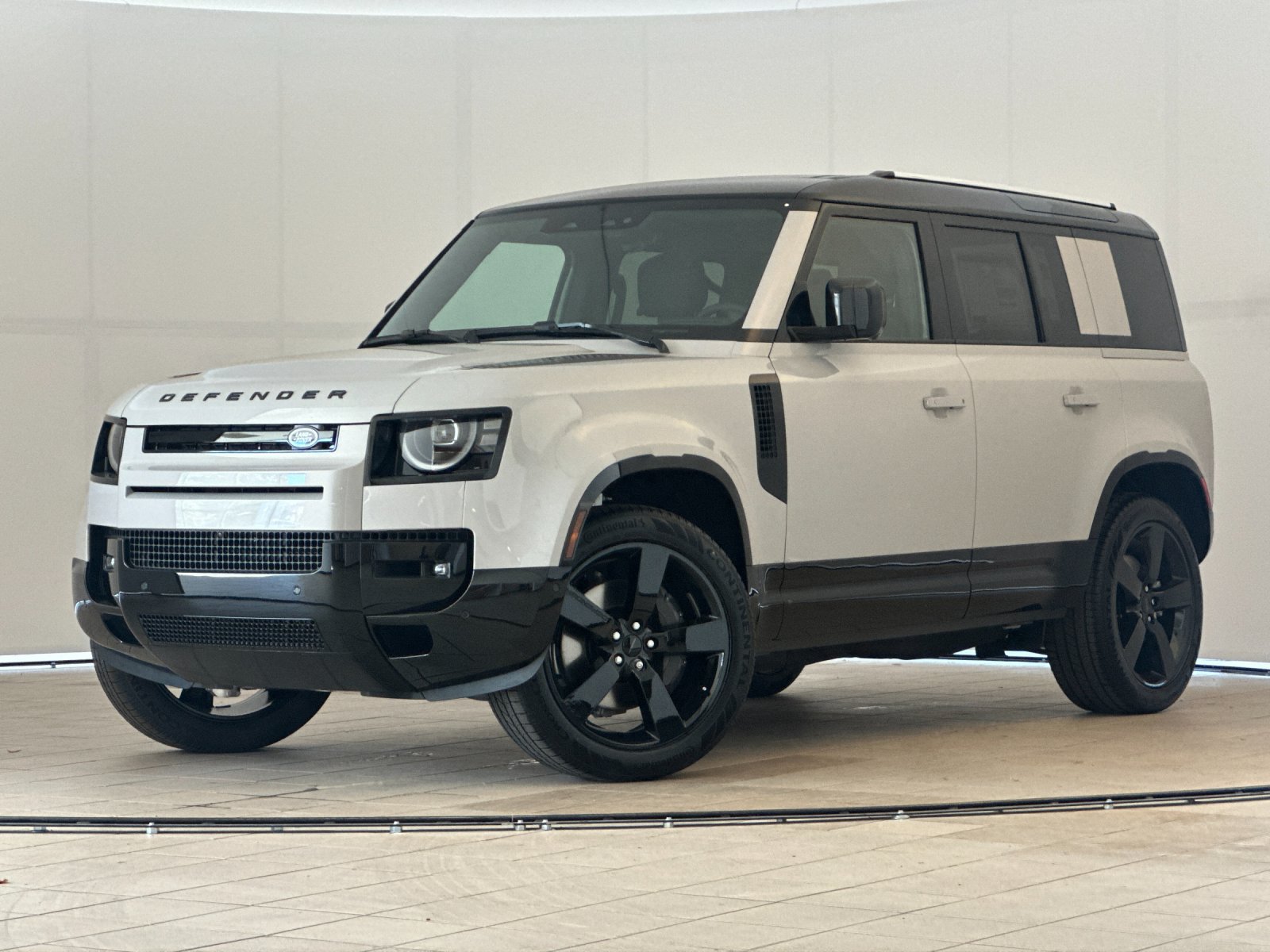 New 2026 Land Rover Defender 110 X-Dynamic SE AWD/4WD image 2