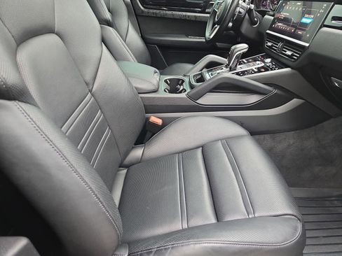 Used 2022 Porsche Cayenne S AWD/4WD image 21