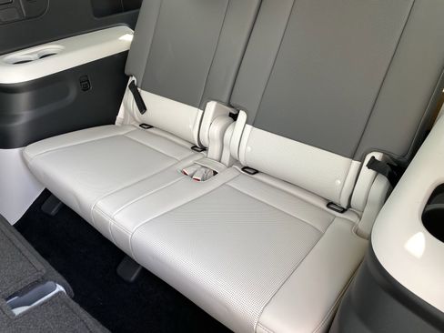 New 2026 Hyundai Ioniq 9 SEL image 15