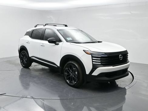 New 2026 Nissan Kicks SR w/ Illumination Package FWD image 2