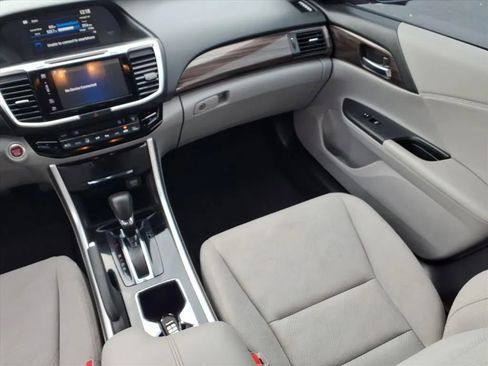 Used 2016 Honda Accord EX image 16