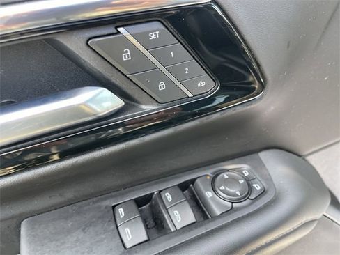 Used 2025 Chevrolet Tahoe LT image 13