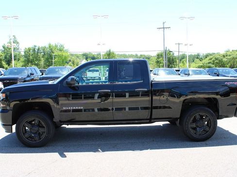 Used 2017 Chevrolet Silverado 1500 Custom w/ Custom Convenience Package AWD/4WD image 25