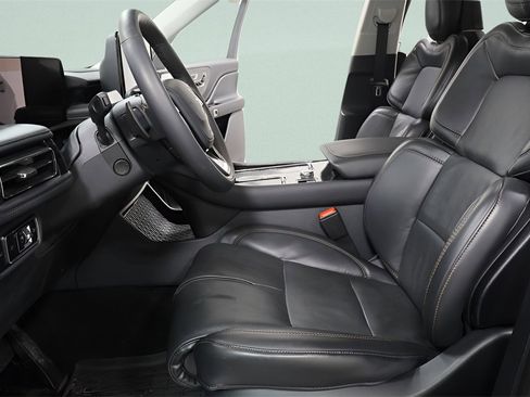 Used 2025 Lincoln Aviator Reserve w/ Equipment Group 201A image 21