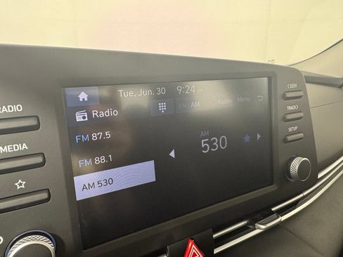 Used 2025 Hyundai Elantra SE FWD image 16
