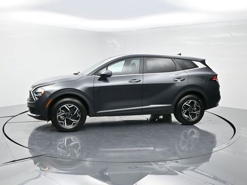 Used 2023 Kia Sportage LX image 3