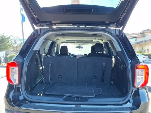 Used 2022 Ford Explorer XLT w/ Equipment Group 202A image 6