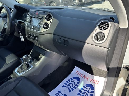 Used 2011 Volkswagen Tiguan S image 16