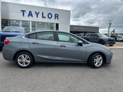 Used 2018 Chevrolet Cruze LT w/ Convenience Package FWD image 15