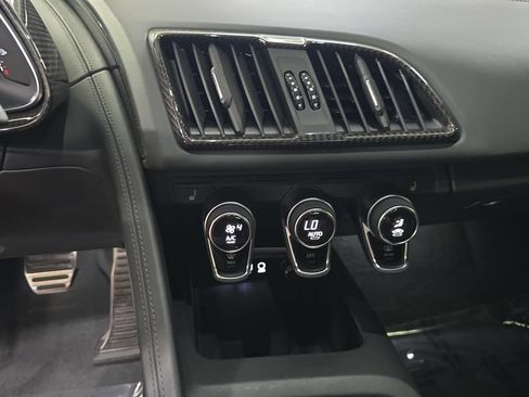 Used 2021 Audi R8 V10 w/ Premium Package RWD image 21