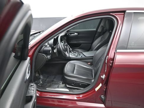 Used 2019 Alfa Romeo Giulia RWD image 12