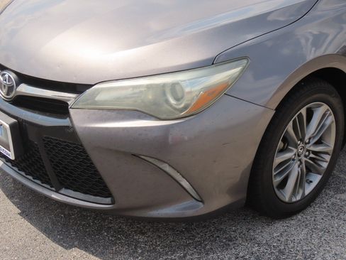 Used 2016 Toyota Camry SE FWD image 3