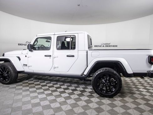 Used 2025 Jeep Gladiator Sport AWD/4WD image 10