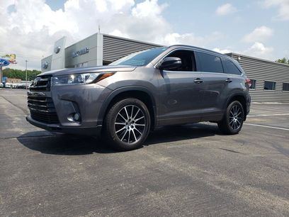 Used 2017 Toyota Highlander SE