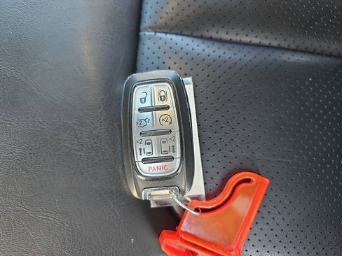 Certified 2023 Chrysler Pacifica Touring-L FWD image 35