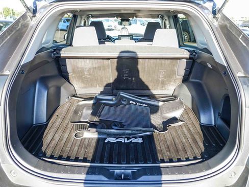 Used 2019 Toyota RAV4 XLE image 27